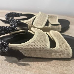 Arizona Love Sandals. Very good condition. Sz39